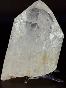 lot 74 image: Quartz Point - Golden Healer is a striking crystal featuring clear quartz accented with subtle golden tones from natural iron inclusions, known as Golden Healer.&nbsp2 lbs 5.2 oz.  1.056kg.