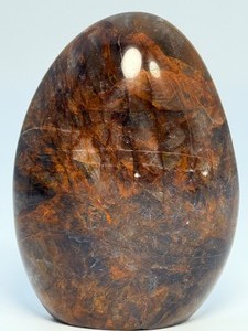 lot 85 image: Brown Quartzite Freeform is a naturally shaped, polished stone that highlights the earthy, warm tones and subtle striations of quartzite. 1 lb 9.8 oz.  0.733 kg.