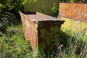 lot 48 image: Metal Storage Dumpster
