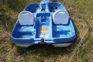 lot 13 image: Pelican Paddle Boat Model Riviera