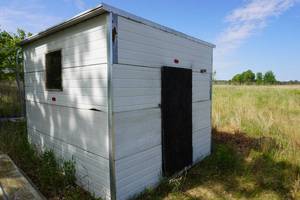 lot 11 image: Home Made Storage ShedFish House