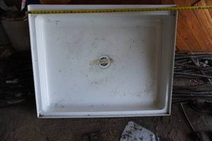 lot 19 image: Plastic Shower Base