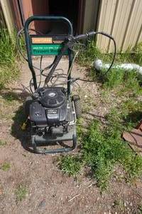 lot 44 image: Craftsman Quick Start 2600 PSI Pressure Washer