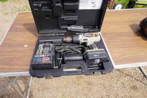 lot 60 image: Porter Cable 19.2 Volt 2 Speed Cordless Drill Driver With Case