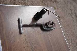 lot 68 image: Ridgid Pipe Cutter With Cutting Oil Can