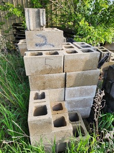 lot 40A image: Pallet of Approximately 39 Construction Cinder Blocks