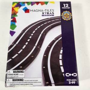 lot 35 image: New Magna-Tiles Xtras 12 Piece Set For Ages 3-99
