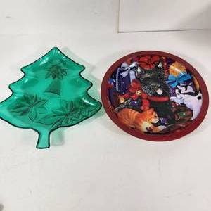 lot 73 image: Lot Of Two Christmas Cookie Trays Green Tree And Tin Cat Dog Christmas Tree Great Condition