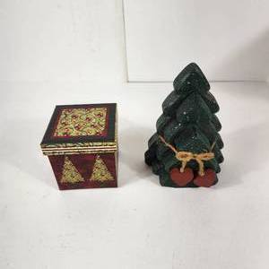 lot 74 image: Lot Of Two Christmas Decorations Decorative Box Three Green Wooden Trees Heart Great Condition