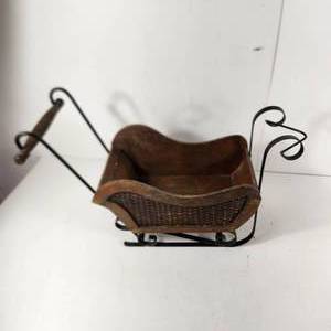 lot 100 image: Vintage Doll Sleigh Great For Christmas Decorating Great Condition