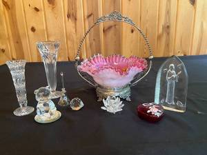 lot 10 image: Fenton Glass Bear, Beautiful Antique Pink Glass Basket in Stand & Misc Crystal and Glass Decor Pieces