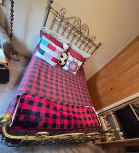 lot 17 image: Brass Tone Full Bed Frame with Mattress and Bedding Set