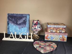 lot 26 image: Decorative Home Accent Collection Including Lamp, Sign, Art, Boxes, and Mat