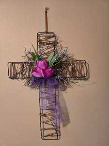 lot 36 image: Handcrafted Wicker Wall Cross with Floral Accent