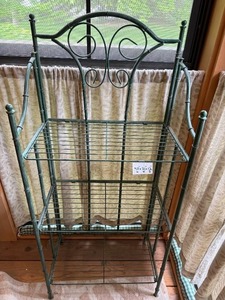 lot 53 image: Metal Bakers Rack