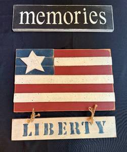 lot 99 image: Decorative Wall Plaques Set Memories and American Flag with Liberty