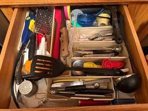 lot 116 image: Kitchen Utensil Collection with Spatula, Grater, and More