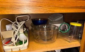 lot 117 image: Collection of Kitchenware including Mixing Bowls, Electric Knife, and Storage Containers