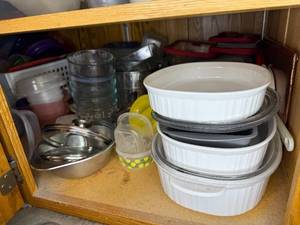 lot 127 image: Collection of Assorted Glass and Plastic Food Storage Containers