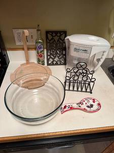 lot 130 image: Assorted Kitchenware Set with Glass Bowl, Spoon Rest, and Water Pitcher