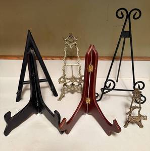 lot 134 image: Collection of Decorative DisplayPlate Stands