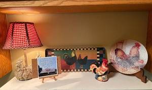 lot 135 image: Rooster-Themed Home Decor Collection