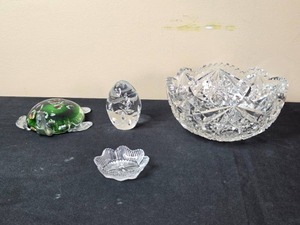 lot 138 image: Collection of Crystal and Glass Decor including Bowl, Paperweight, and Figurines