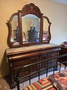 lot 147 image: Vintage Wooden Dresser with Mirror Set
