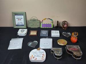 lot 149 image: Collection of Decorative Home Accents and Figurines