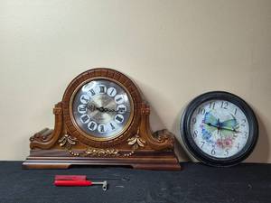 lot 159 image: Lot of 2 Decorative Clocks DECOZ Mantel Clock and Butterfly Wall Clock - both untested