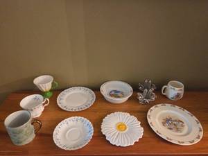 lot 194 image: Collection of Vintage English Bone China Plates and Mug