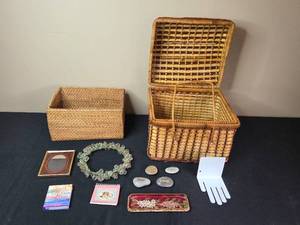 lot 195 image: Decorative Basket Set with Assorted Accessories