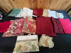lot 218 image: Assorted Collection of Tablecloths, Runners and Placemats