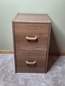 lot 224 image: 2-Drawer Filing Cabinet