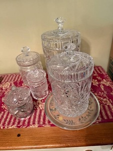 lot 227 image: Set of VTG Crystal Glass Jars with Lids