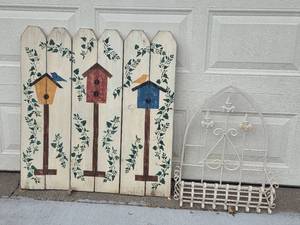 lot 260 image: Decorative Wooden Panel and Metal Garden Shelf Set