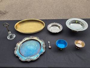 lot 262 image: Collection of Vintage Silver-Plated Serving Ware