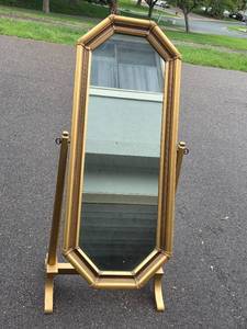 lot 267 image: Vintage Gold-Framed Octagon Standing Mirror