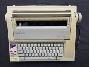 lot 281 image: Smith Corona Memory Correct Typewriter Model NA1HH