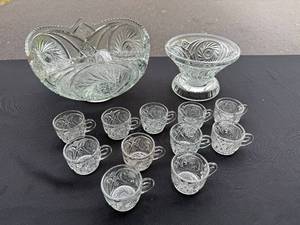 lot 287 image: Elegant VTG Pressed Glass Punch Bowl Set with Cups and Bowl