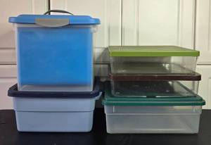 lot 297 image: Set of 5 Large Plastic Storage Bins with Lids