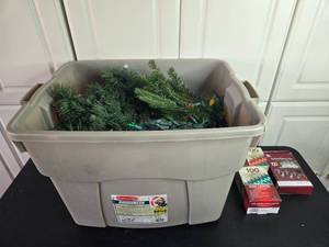 lot 304 image: Large Holiday Decoration Set with Mini Lights and Clips