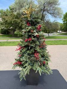 lot 307 image: Decorative Artificial Christmas Tree with Berries and Pine Cones