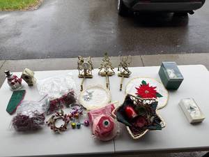 lot 318 image: Assorted Holiday Decor and Ornaments Collection