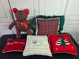 lot 321 image: Set of Holiday Decor Items Including Teddy Bear and Christmas Pillows