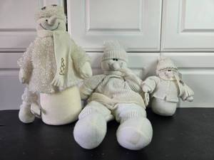 lot 326 image: Collection of Holiday Decor Including Snowmen and Christmas Trees