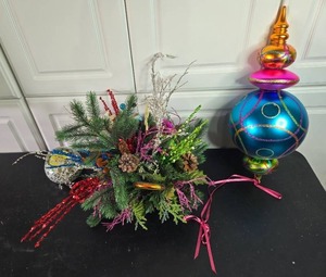 lot 331 image: Assorted Christmas Decor Including Ornament, Centerpiece, and Banners