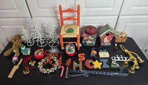 lot 333 image: Assorted Holiday and Seasonal Decorations Collection