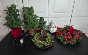 lot 335 image: Collection of HolidayWinter Decorations including Faux Greenery and Ornaments