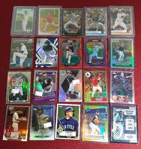 lot 19 image: (20) Baseball Rookie Cards - Refractors, Etc